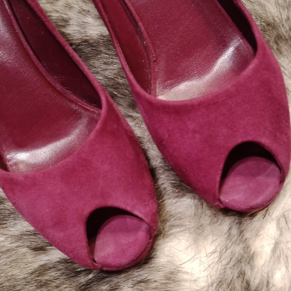 Yves Saint Laurent suede heels - Picture 2 of 16